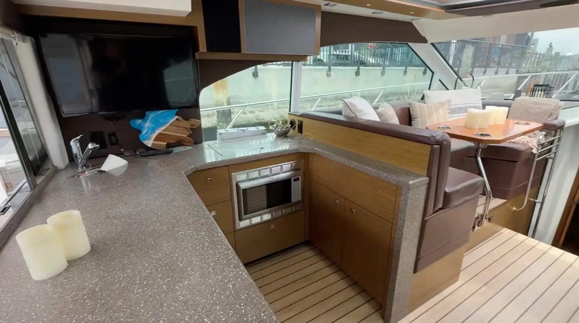 Cruisers Yachts Cantius 45 in Stamford, CT — photo 6