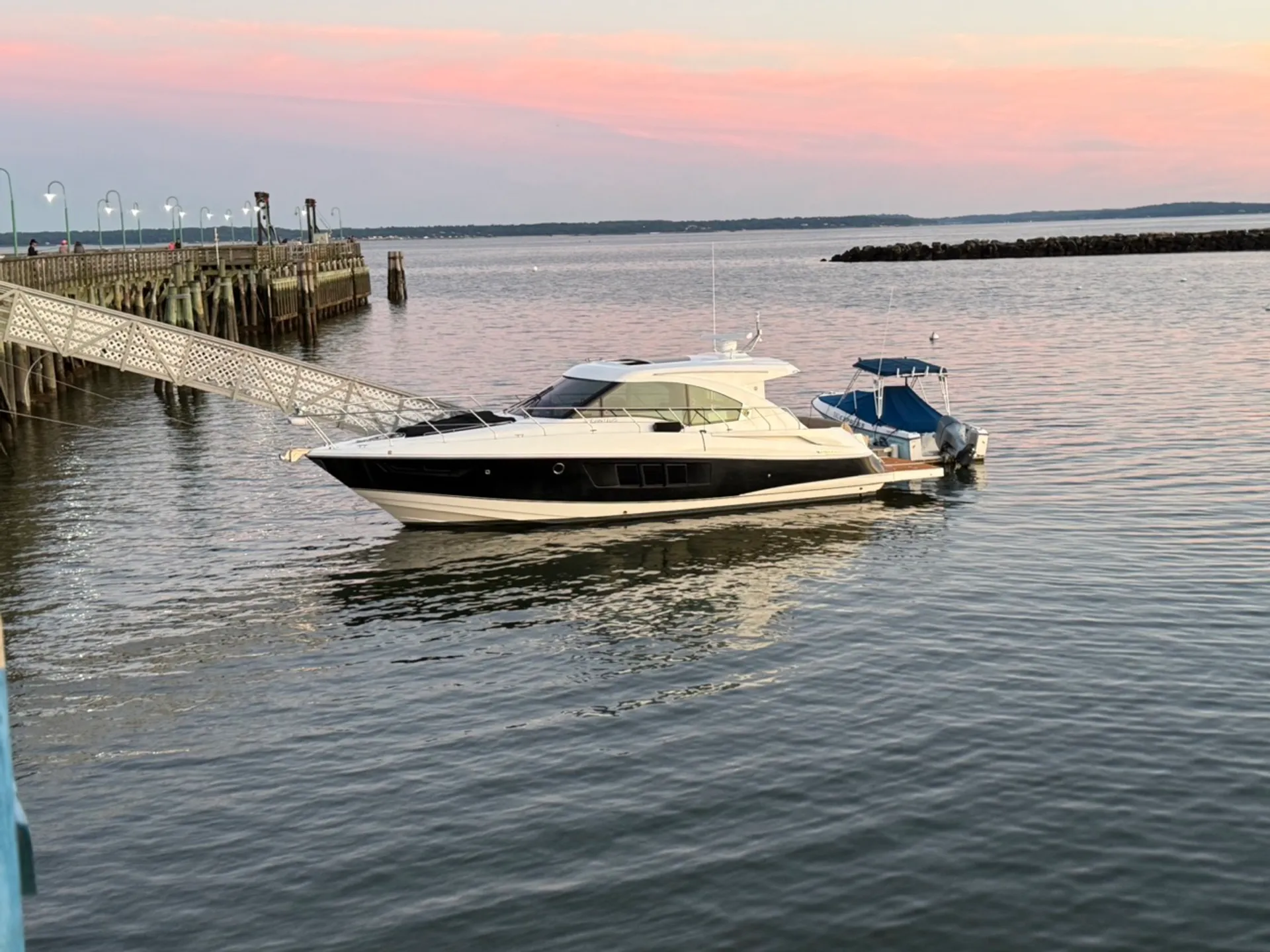 Cruisers Yachts Cantius 45 in Stamford, CT