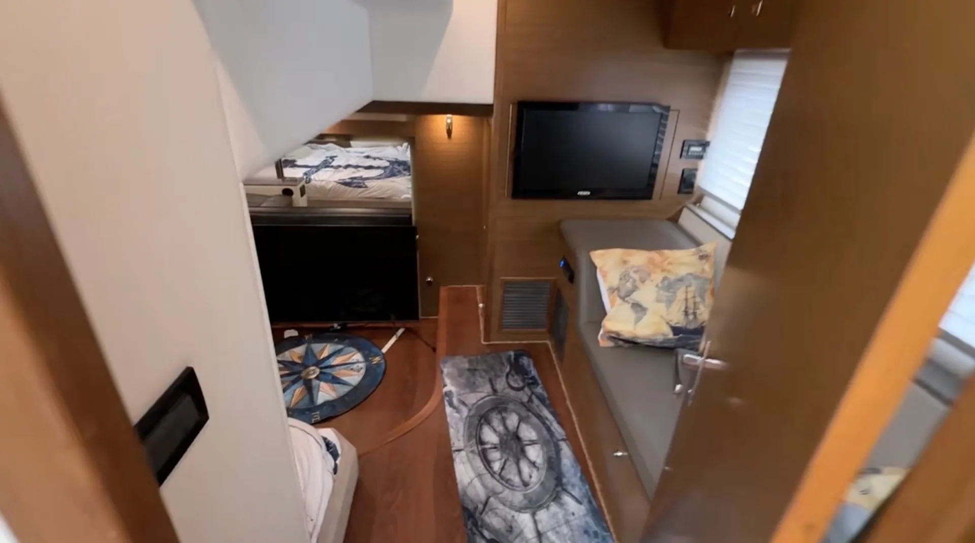 Cruisers Yachts Cantius 45 in Stamford, CT — photo 7