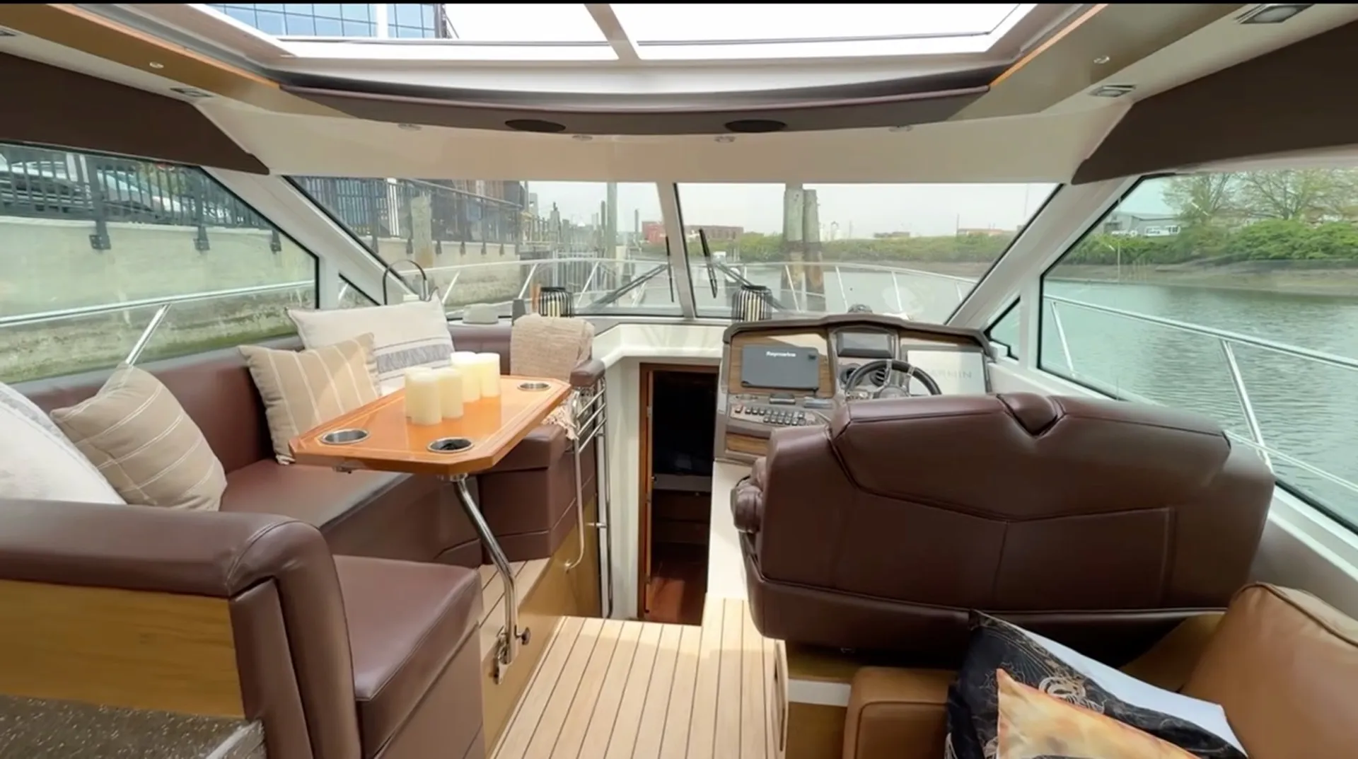Cruisers Yachts Cantius 45 in Stamford, CT — photo 4