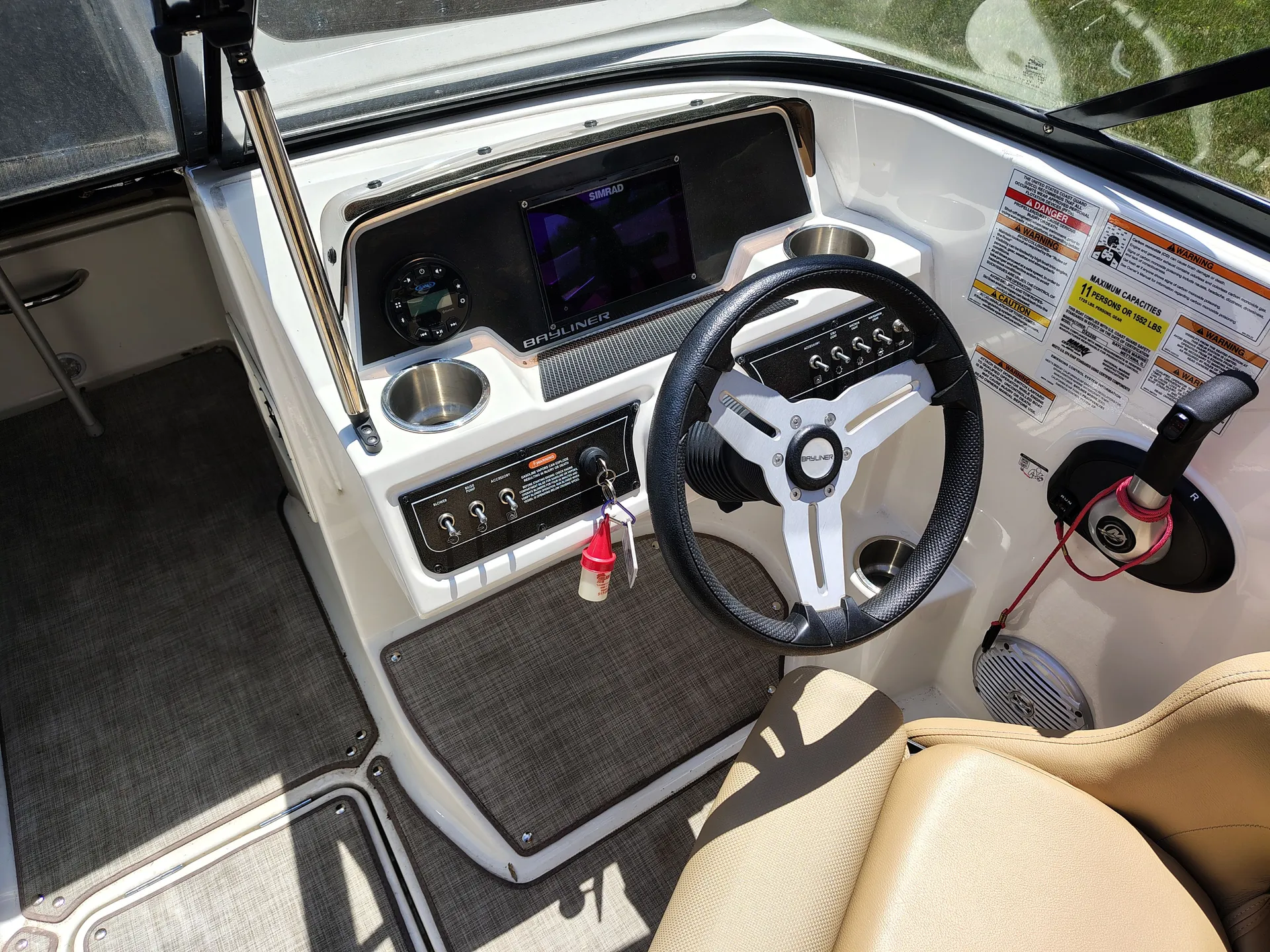 BAYLINER DX2250 in Van Buren Township, MI — photo 5