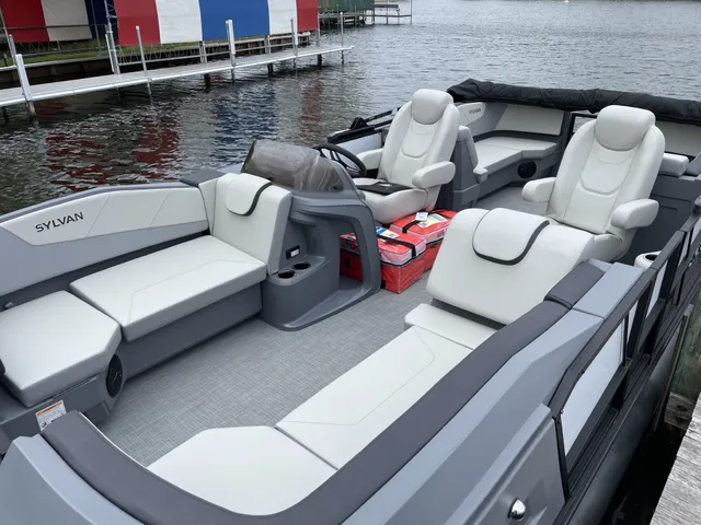 Rent a STARCRAFT MARINE pontoon in Wayzata, MN near me