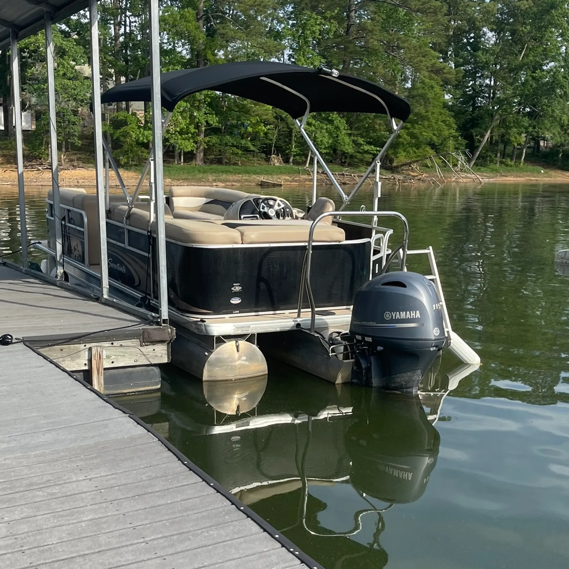 Sweetwater Serenity — 12-Passenger Comfort Tritoon