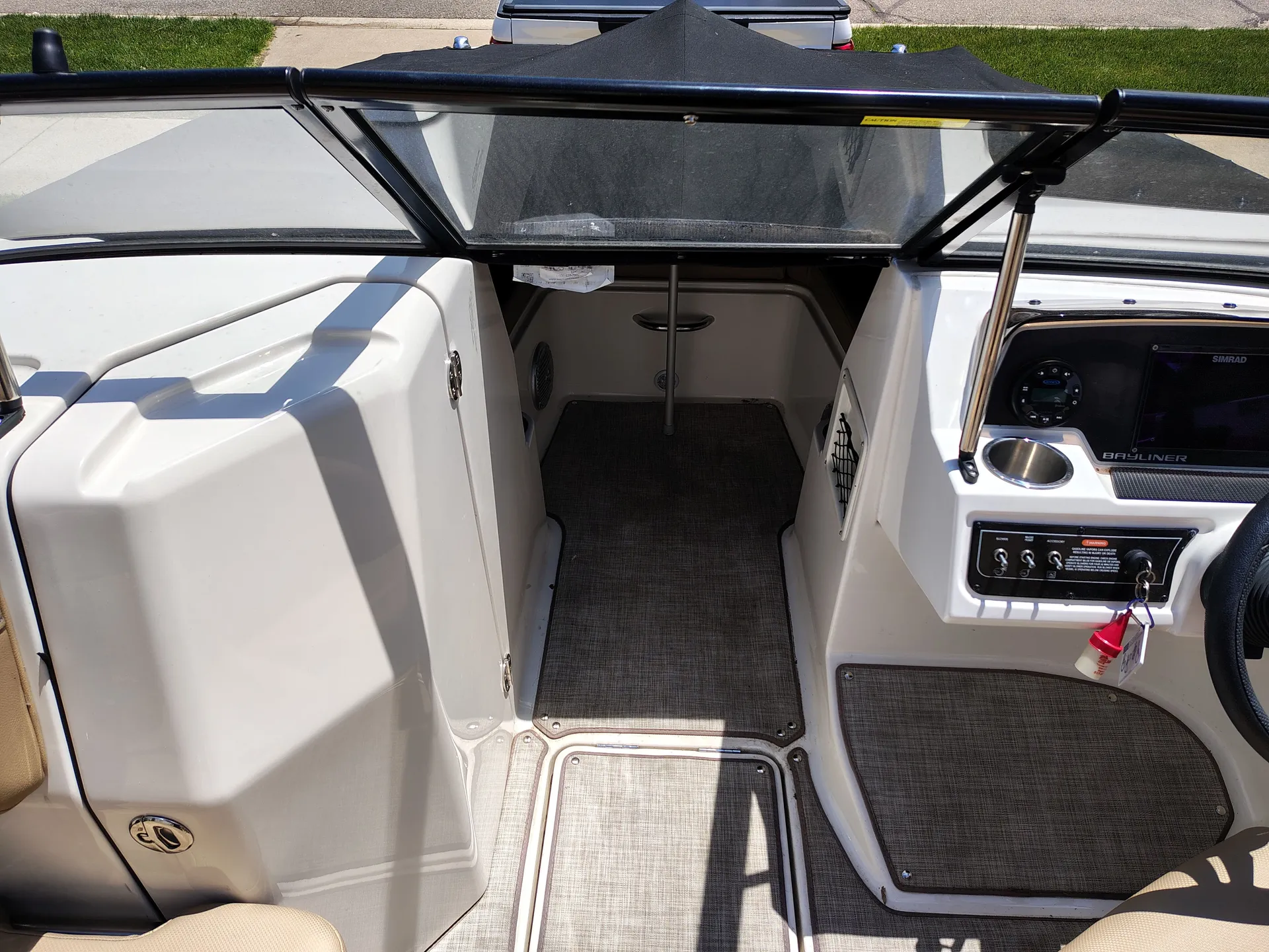 BAYLINER DX2250 in Van Buren Township, MI — photo 7