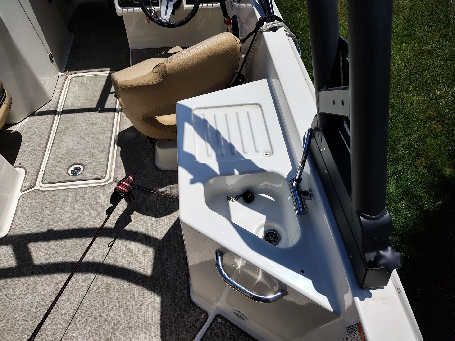 BAYLINER DX2250 in Van Buren Township, MI — photo 9