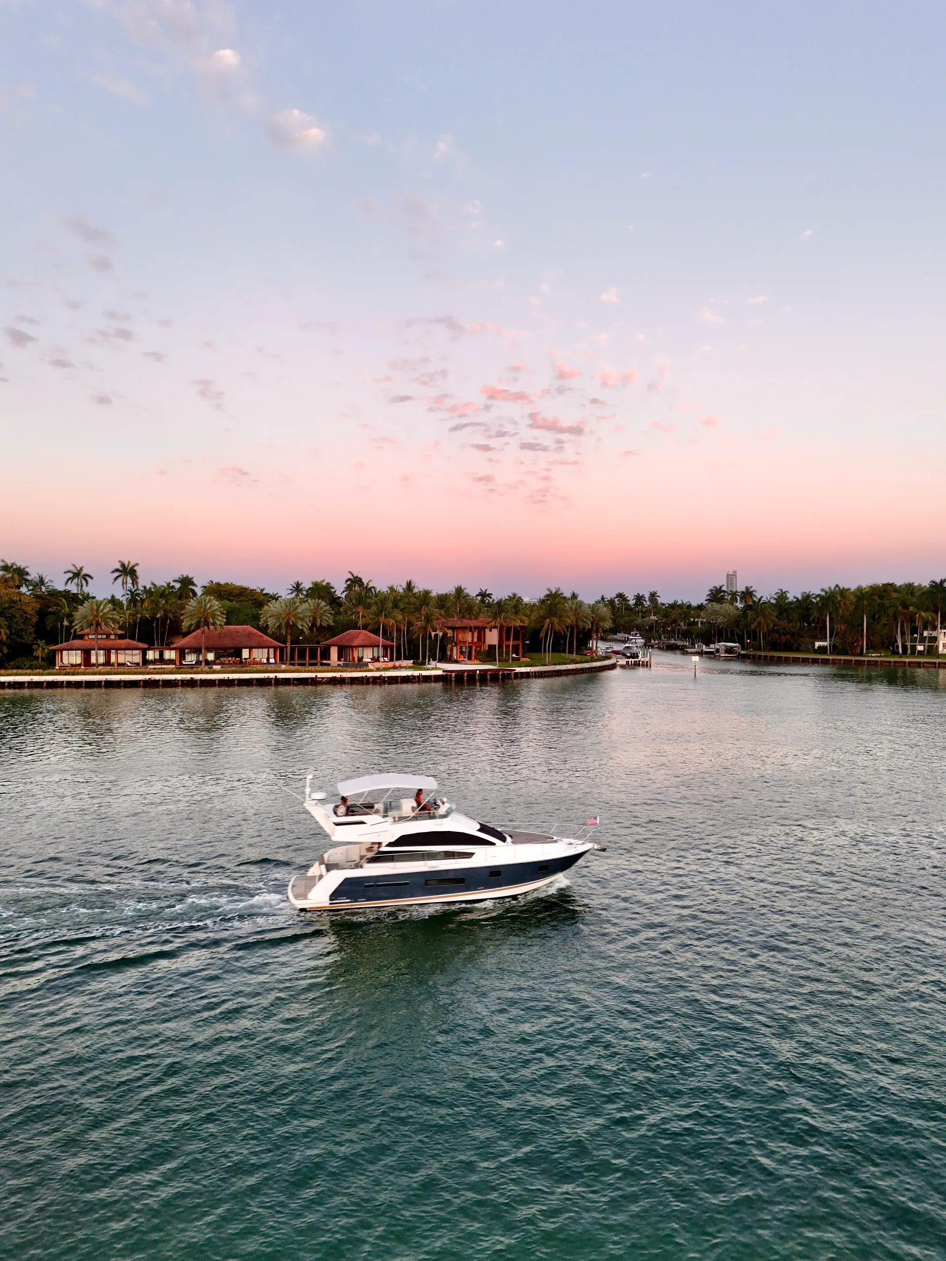 2012 FAIRLINE SQUADRON 45' - LUXURY YACHTING IN THE HEART OF VENETIAN