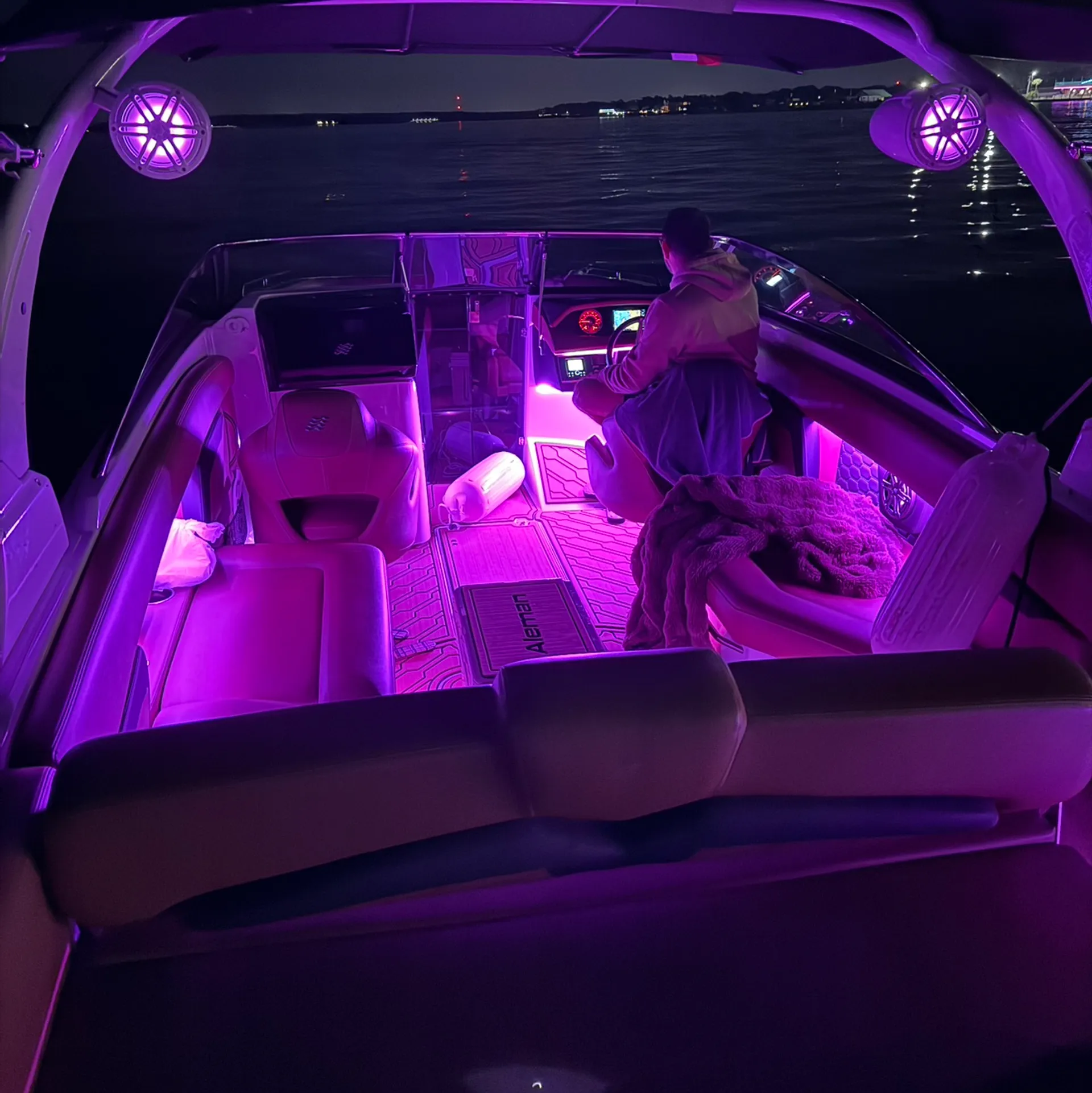 Brand-New 2025 Four Winns HD8 Luxury Charter | Captain &amp; Host Included