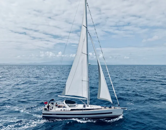 Rent a Beneteau USA cruiser in Aventura, FL near me