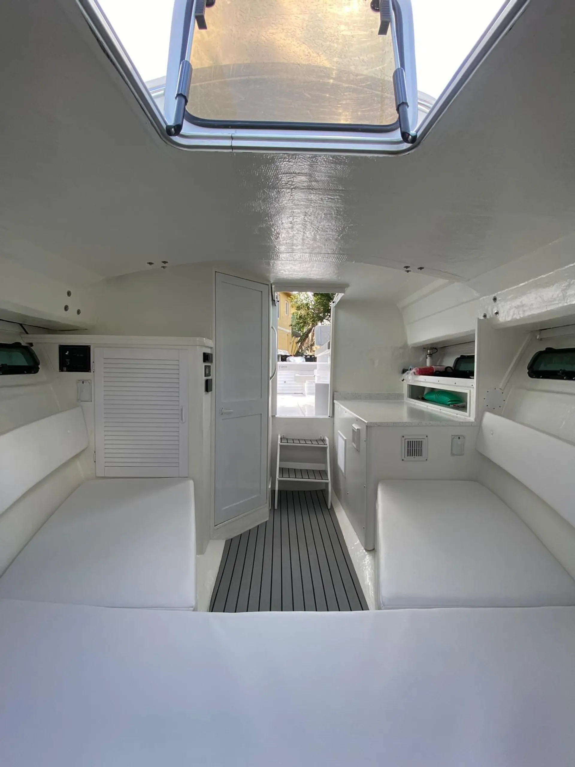 Tiara / 
S2 Yachts Inc 29 Open in North Miami, FL — photo 4