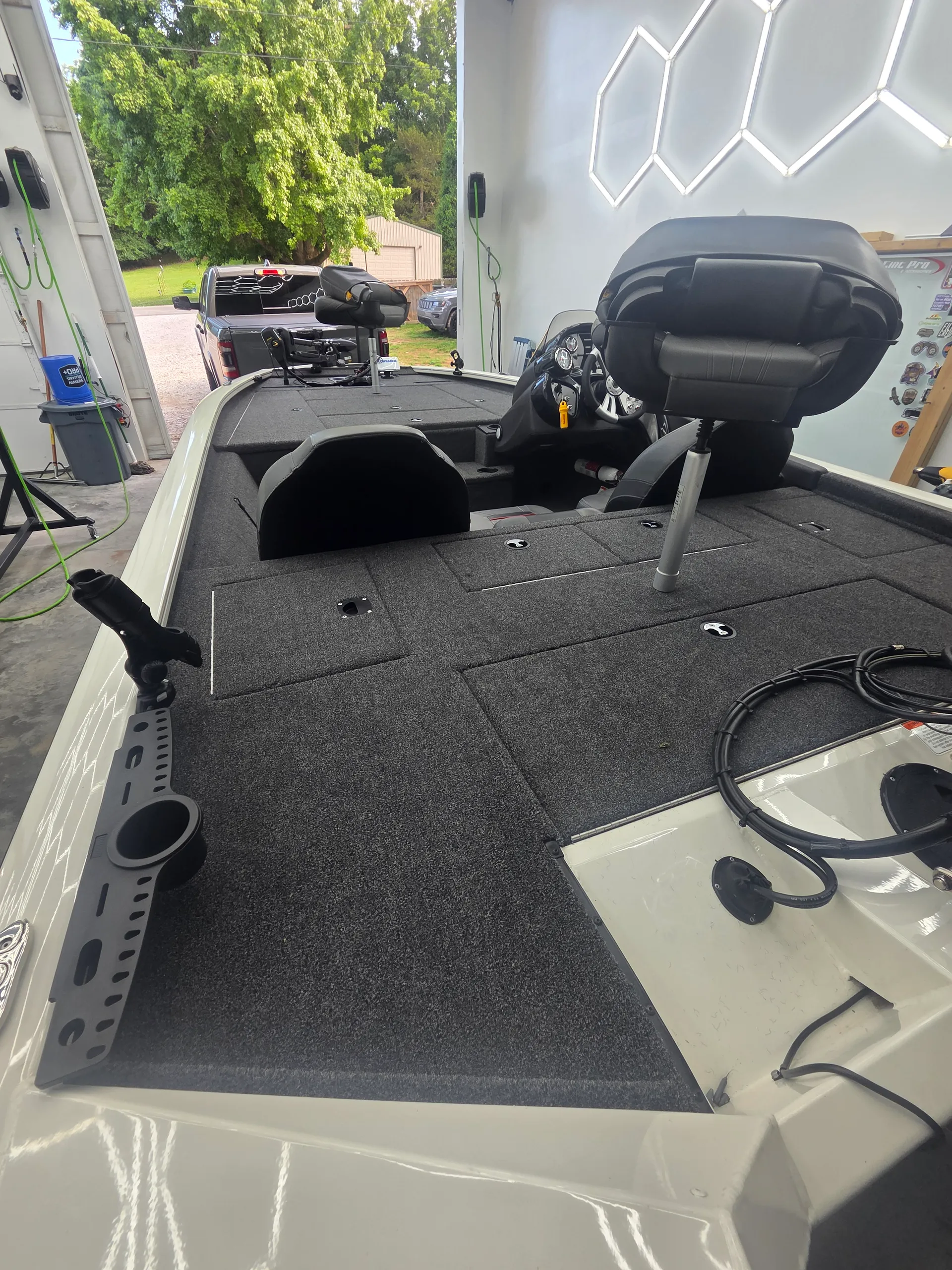 Tracker Pro Team 195 – Perfect for Fishing, Relaxing and Exploring!
