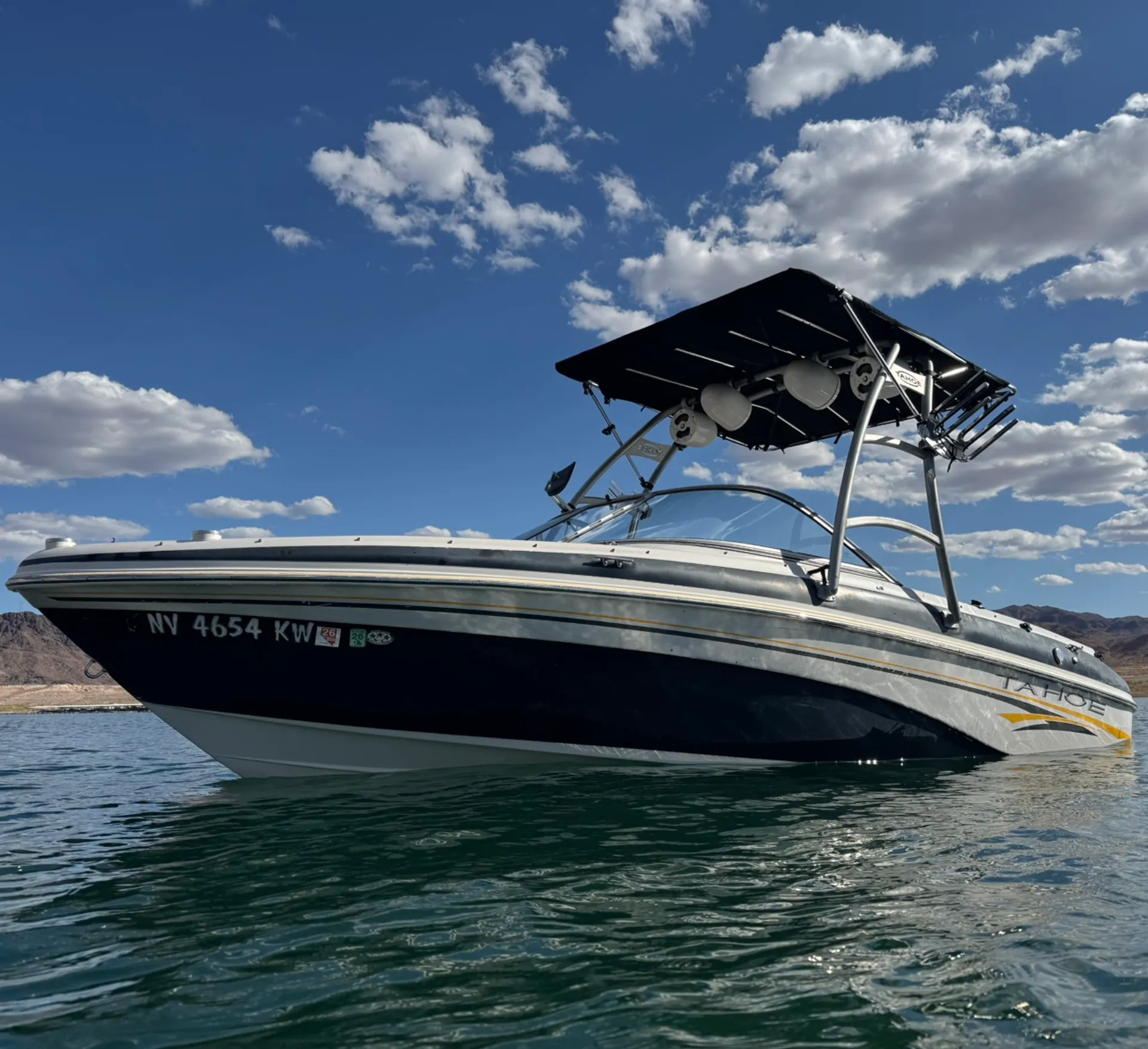 Cruise Lake Mead Like a Local Aboard Our 21’ Tahoe 