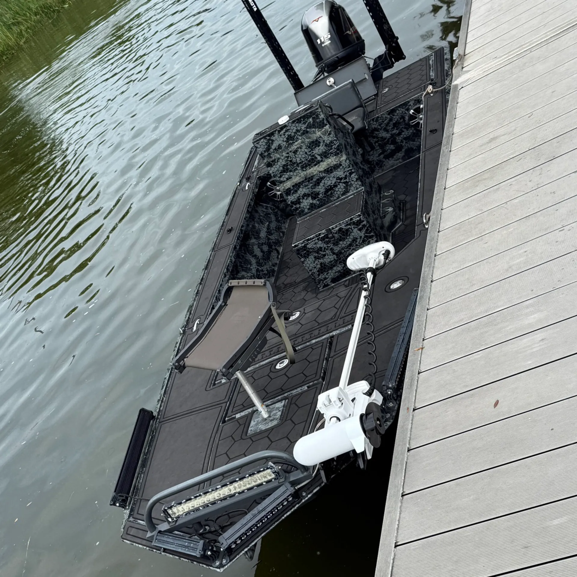 21.5’ Uncle Jay Fishing Boat Fully Loaded w/ Stereo and Power Poles