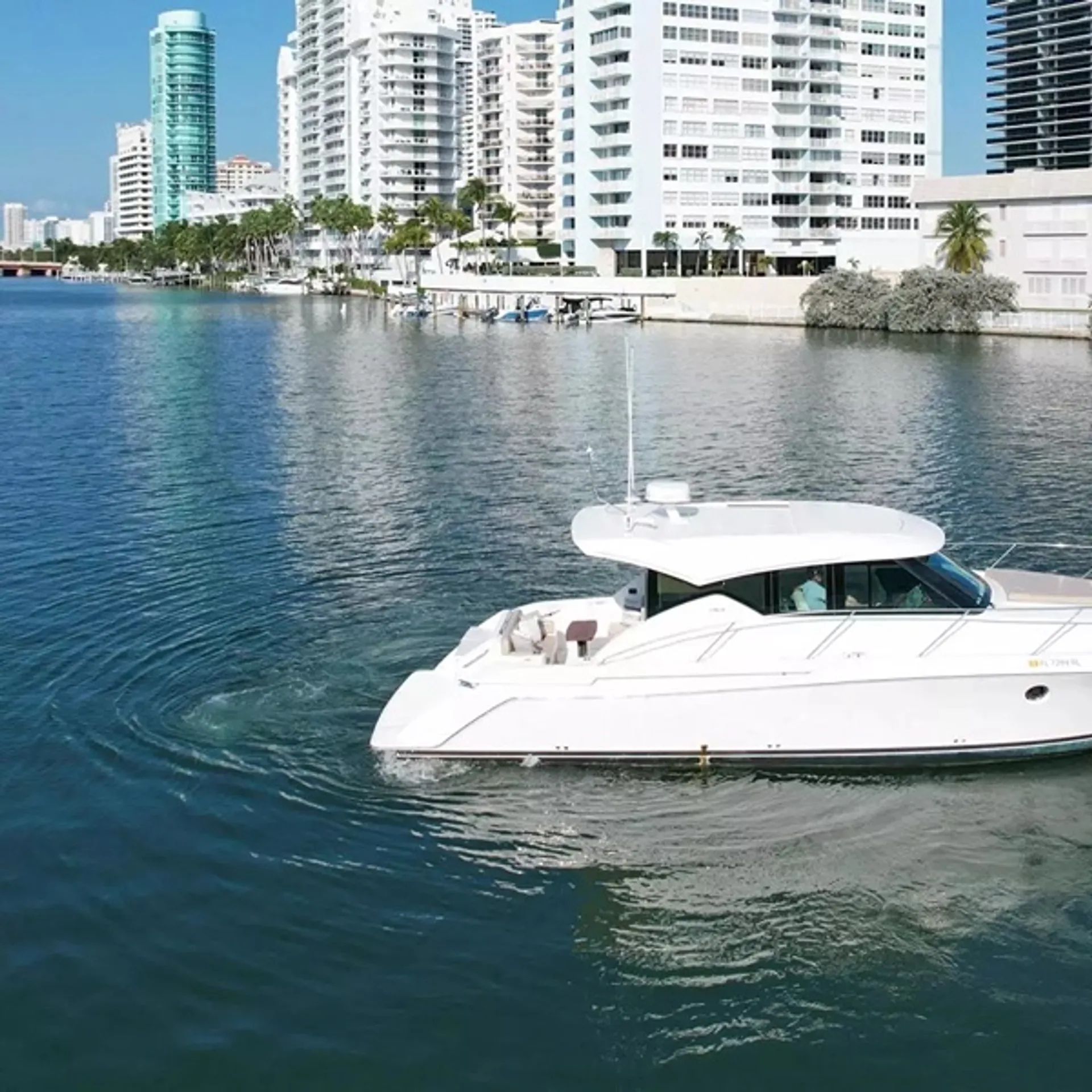 TIARA YACHTS 39 COUPE (VOLVO) in Miami, FL — photo 3