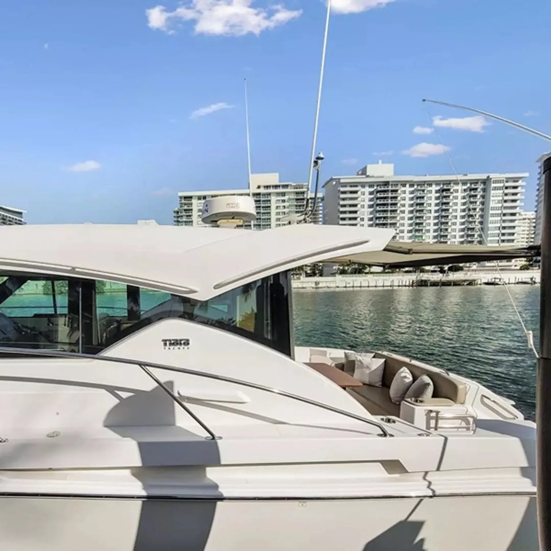 TIARA YACHTS 39 COUPE (VOLVO) in Miami, FL — photo 10