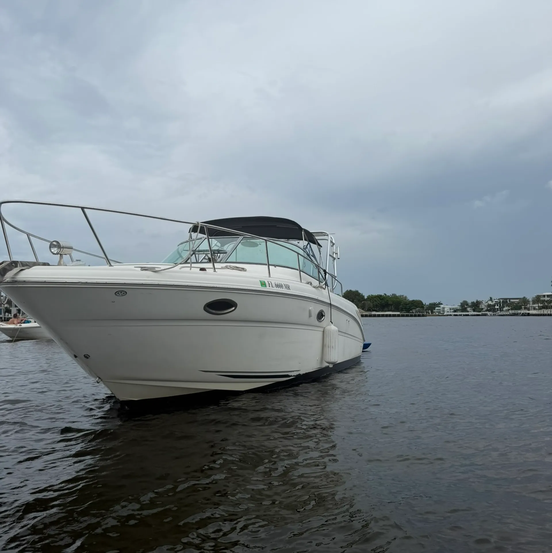 32’ Sea Ray Luxury Yacht Charter | Fort Lauderdale | Spacious, Stylish