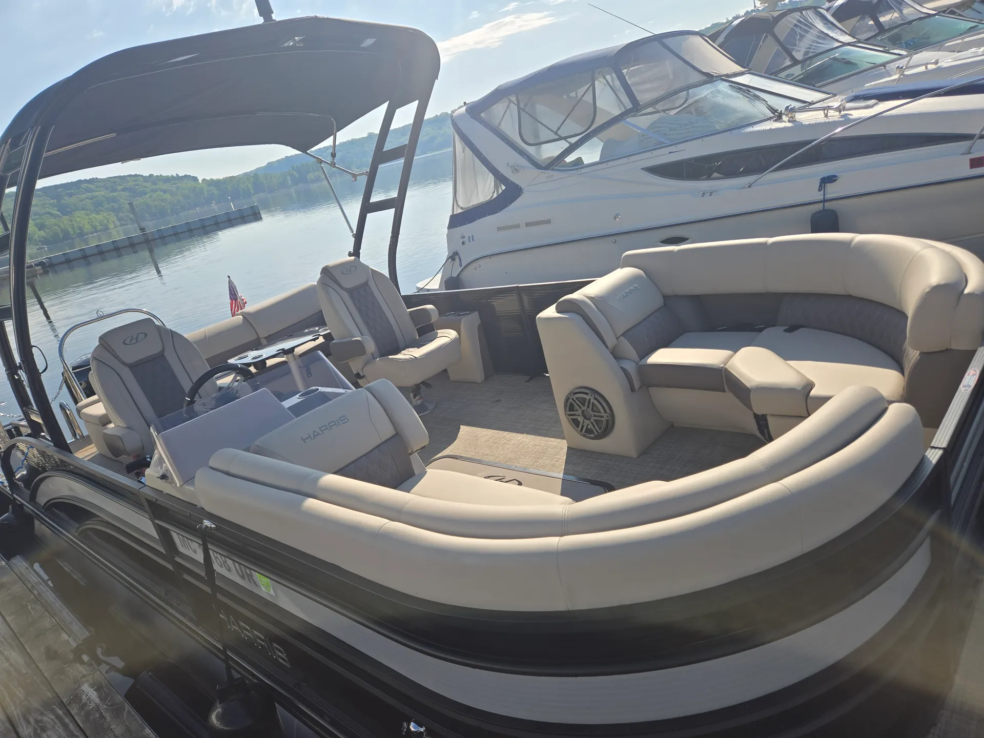 HARRIS BOATS 230 CRUISER SERIES in Stillwater, MN — photo 2