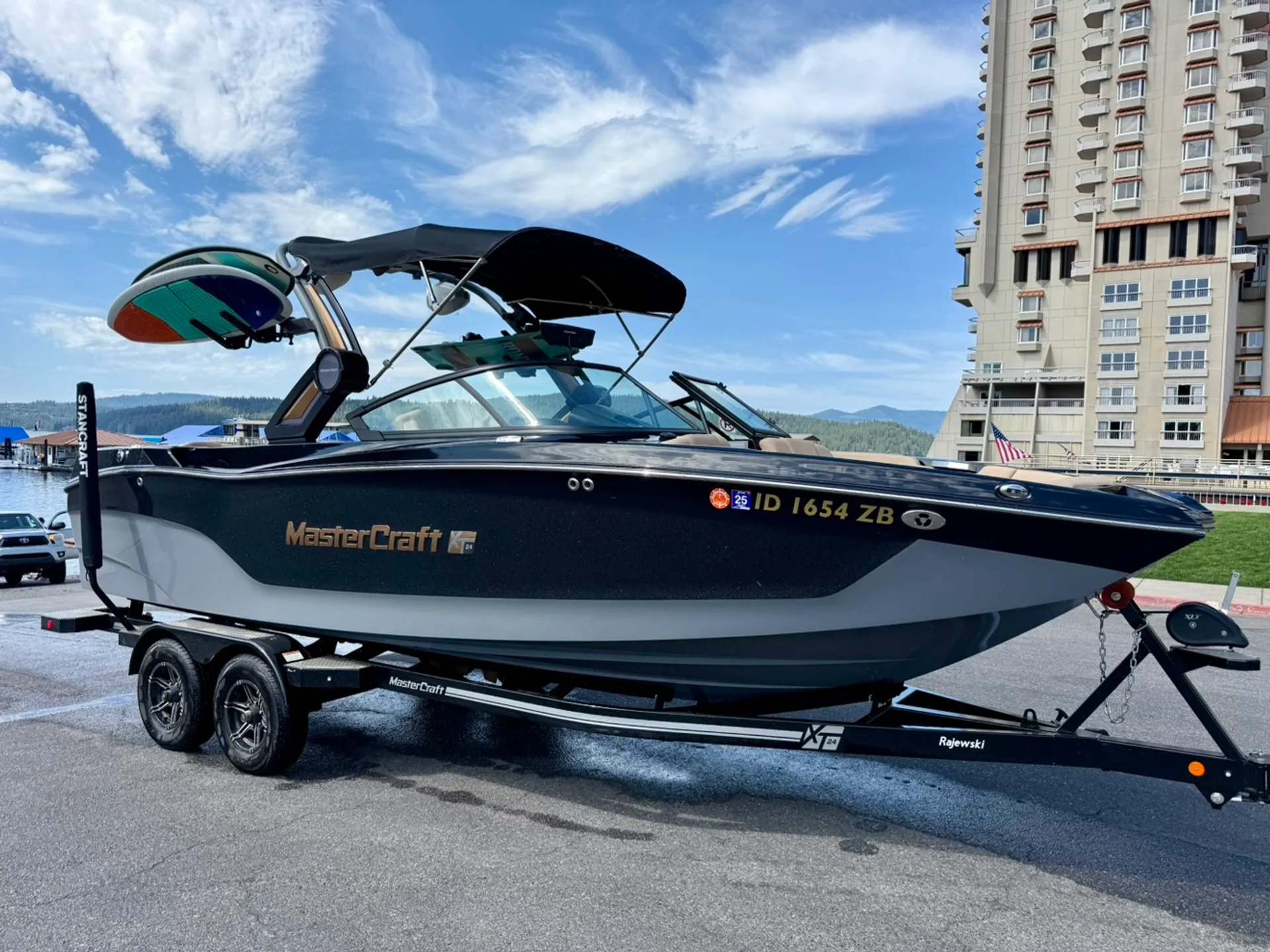Mastercraft XT24 Premier Surf Boat