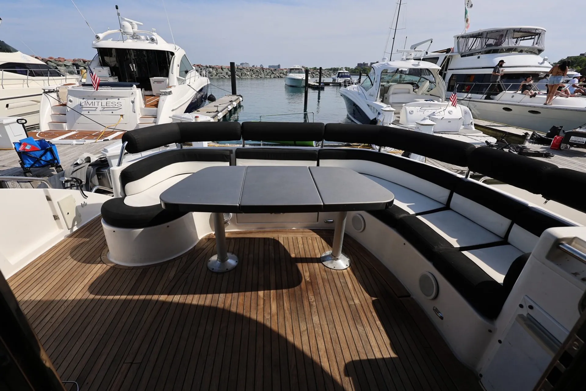 NEPTUNUS YACHTS 54 EXPRESS CRUISER in Chicago, IL — photo 6