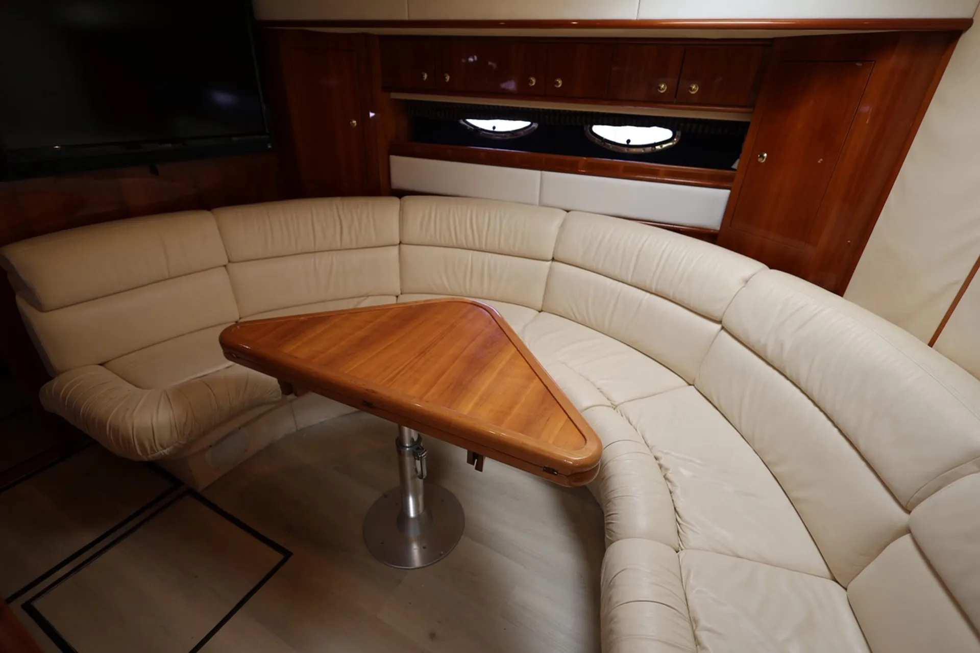 54ft Neptunus Express Cruiser Yacht - Chicago Yacht Experience 