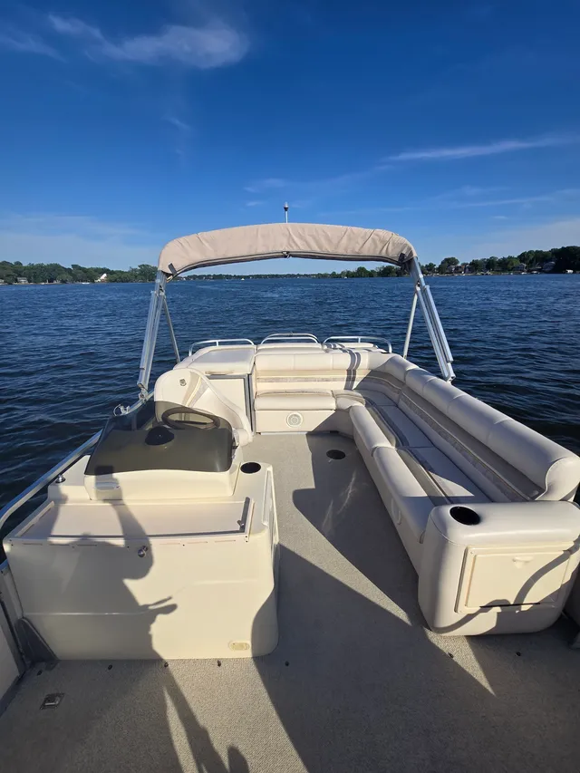 Rent a Ercoa pontoon in Mound, MN near me