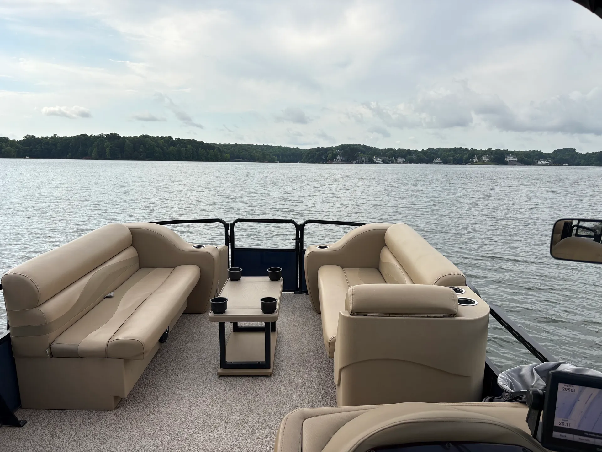 LakeWylieCruzin#2- Includes Gas/Captain/Floats- Pick Up @ Homes w/Dock
