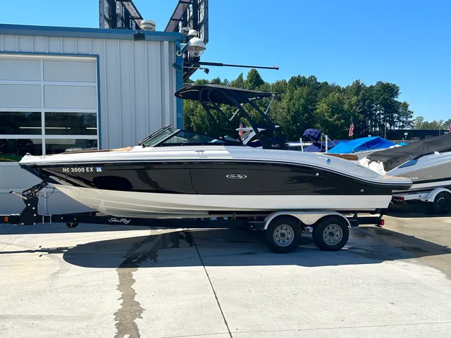 Rent a SEA RAY BOATS bow rider in Spring Grove, PA near me