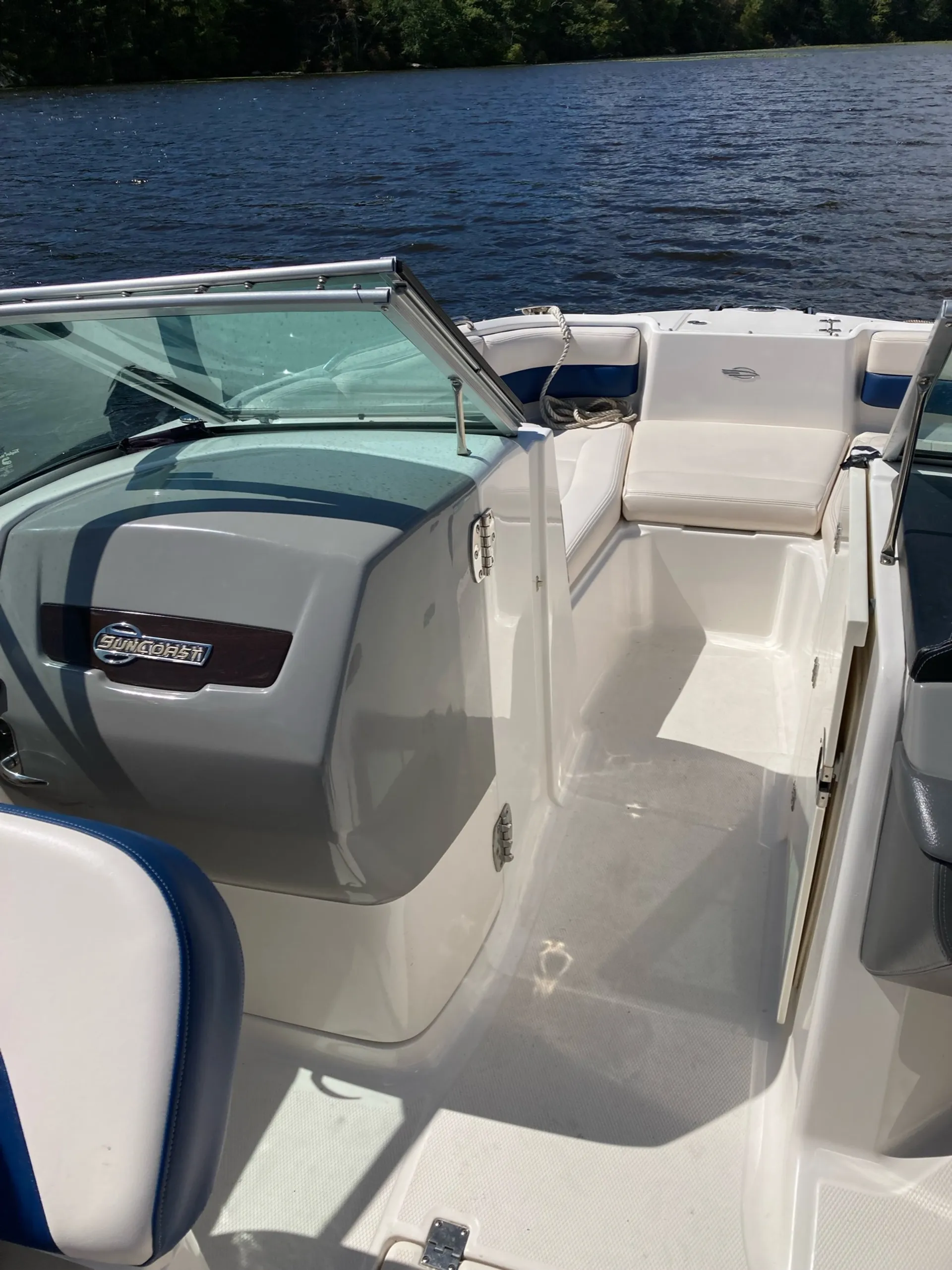 Chaparral Boats 210 SUNCOAST W/F150XB in Mount Arlington, NJ — photo 3
