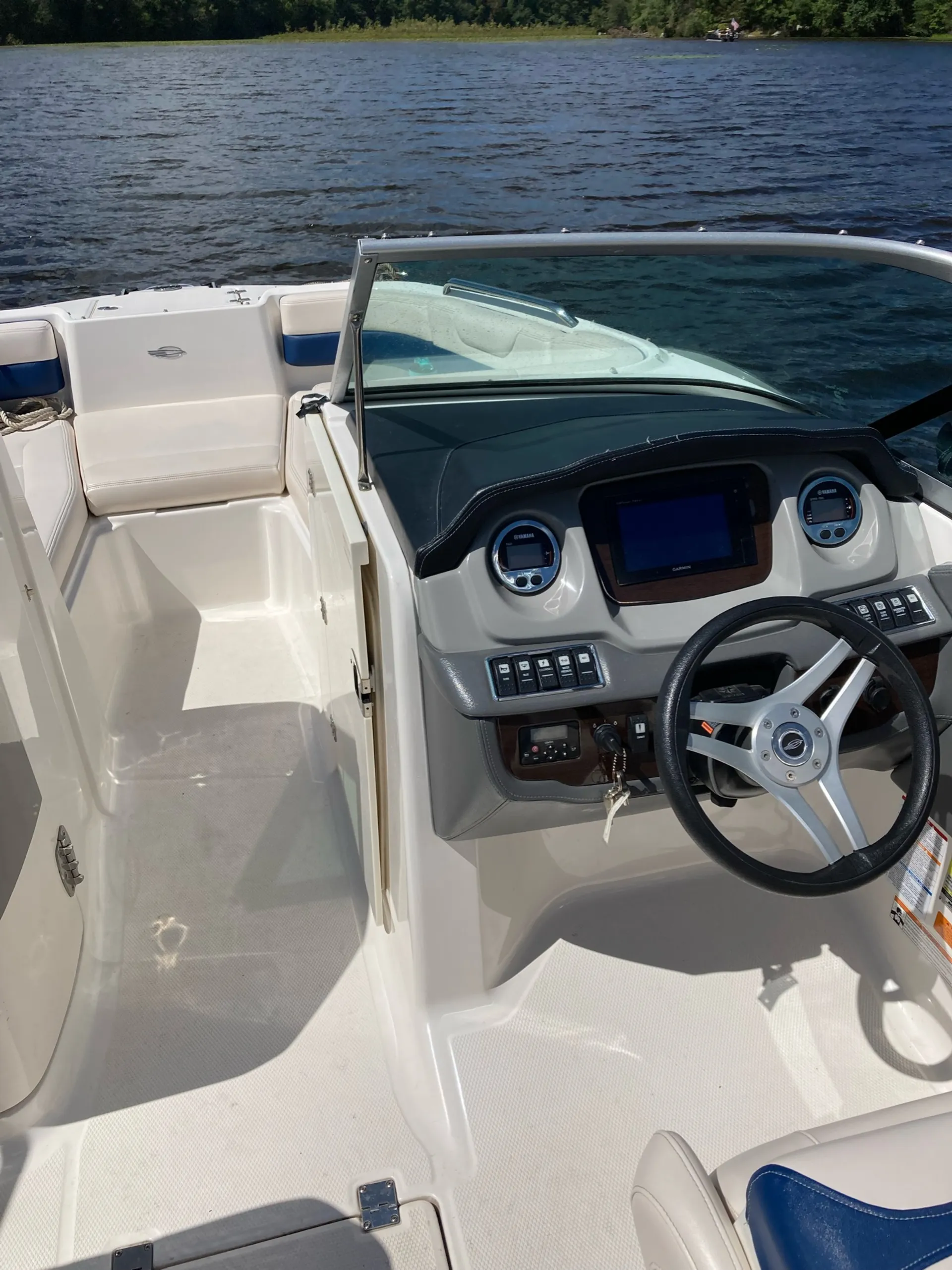 Chaparral Boats 210 SUNCOAST W/F150XB in Mount Arlington, NJ — photo 10