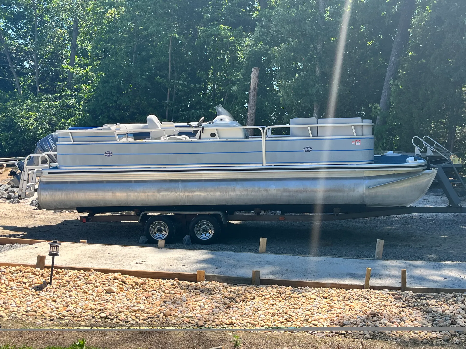 Lowe Boats SunCruiser in Bumpass, VA
