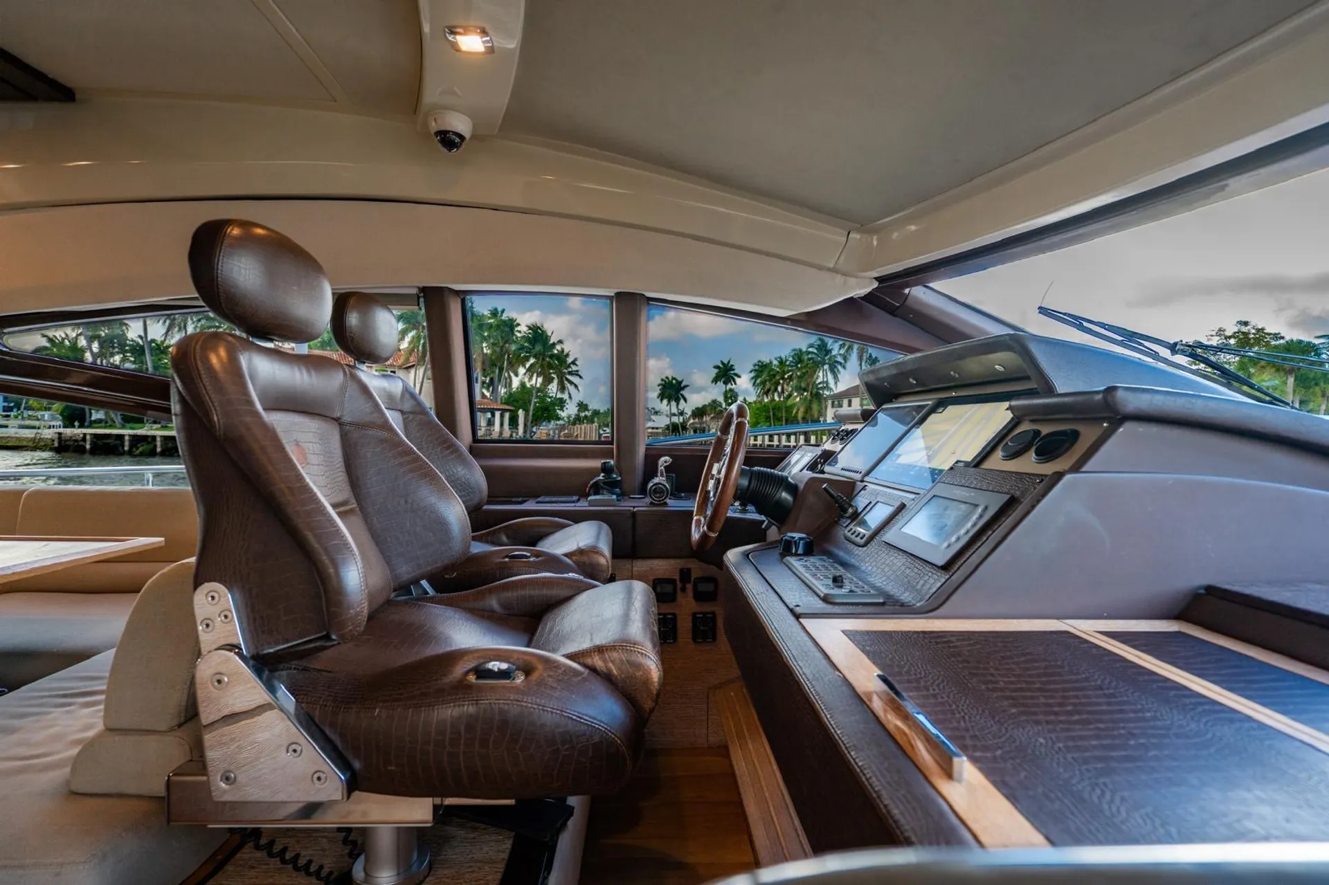 🔥 75FT Luxury Yacht – Includes 2 FREE Jet Skis! 🔥