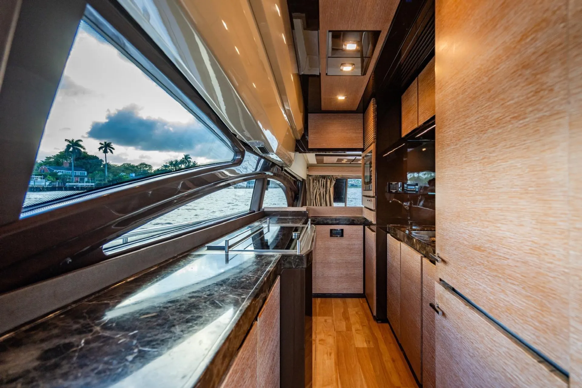 🔥 75FT Luxury Yacht – Includes 2 FREE Jet Skis! 🔥
