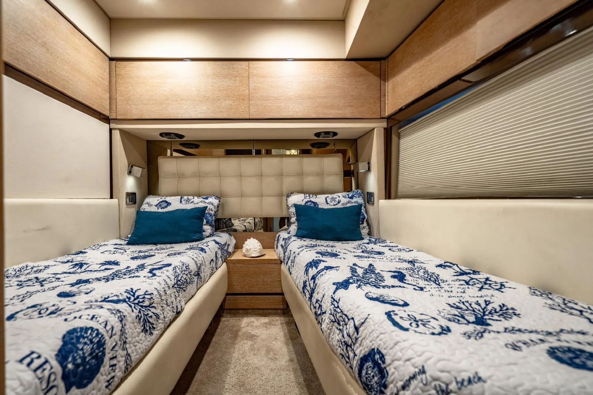 🔥 75FT Luxury Yacht – Includes 2 FREE Jet Skis! 🔥