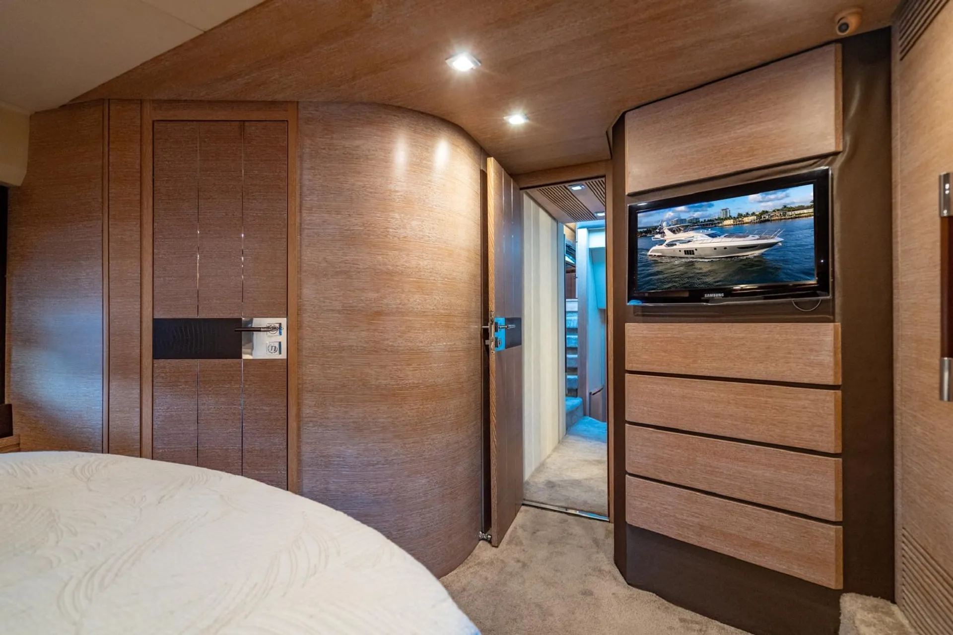 🔥 75FT Luxury Yacht – Includes 2 FREE Jet Skis! 🔥