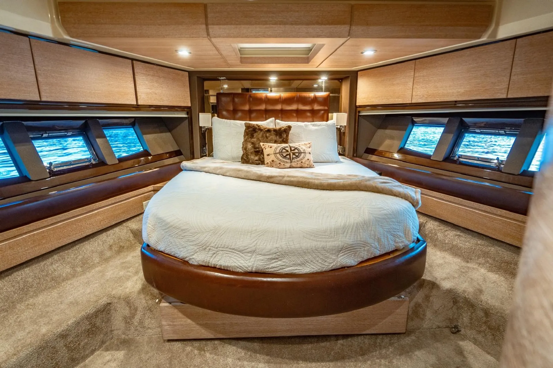 🔥 75FT Luxury Yacht – Includes 2 FREE Jet Skis! 🔥