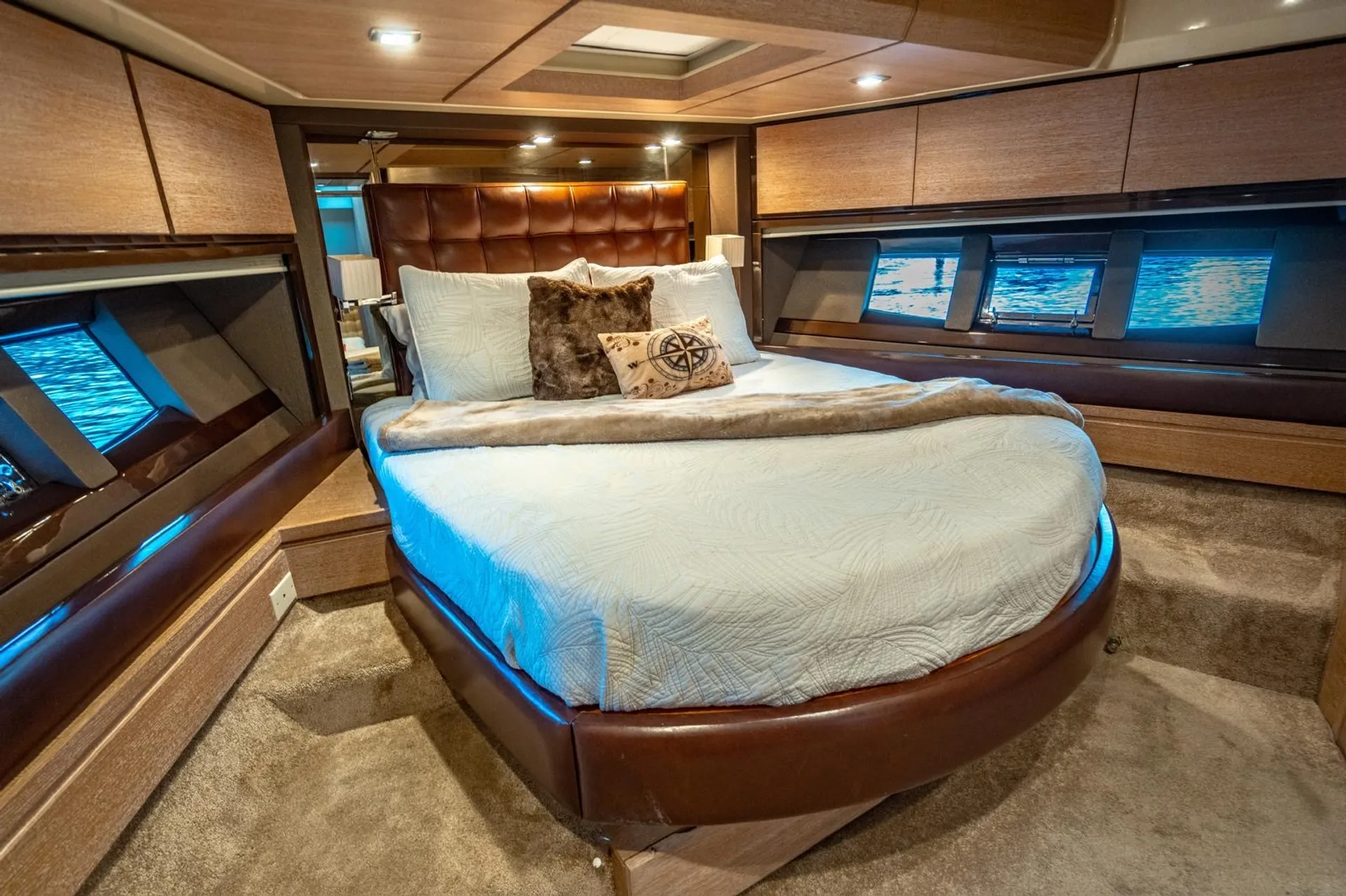 🔥 75FT Luxury Yacht – Includes 2 FREE Jet Skis! 🔥