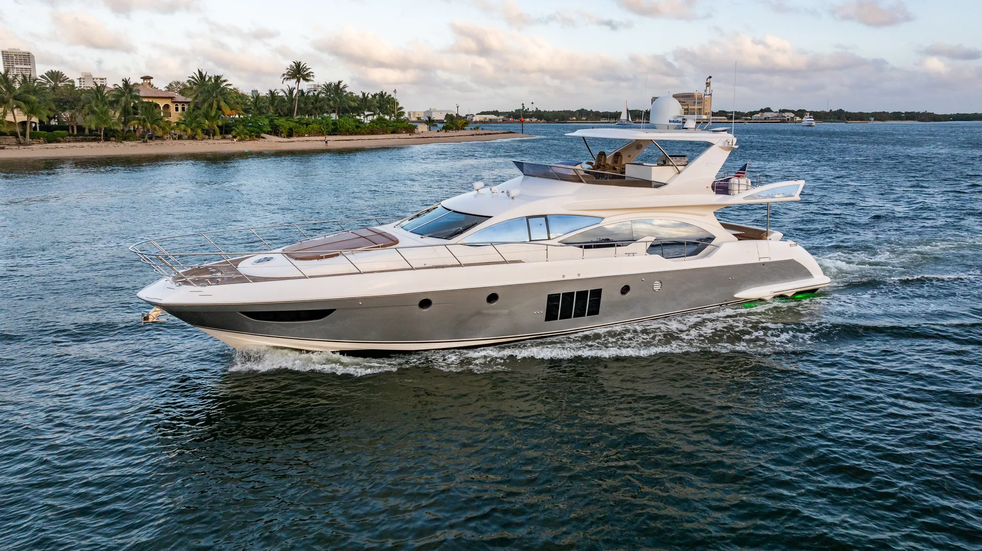 Azimut Yachts 70FT in Miami Beach, FL — photo 4