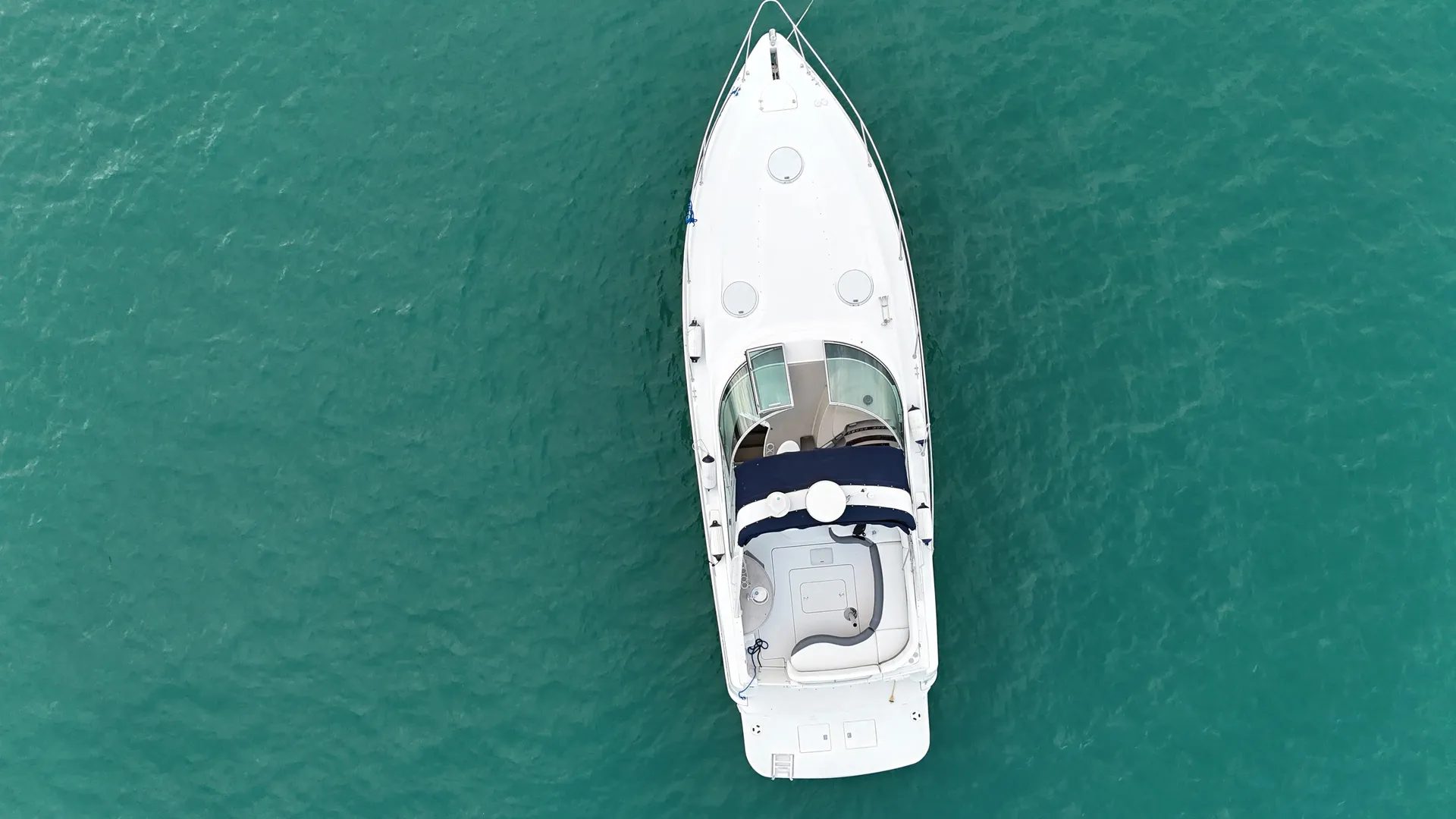 41' Luxury Yacht Charter in Chicago | Playpen &amp; Skyline Cruises