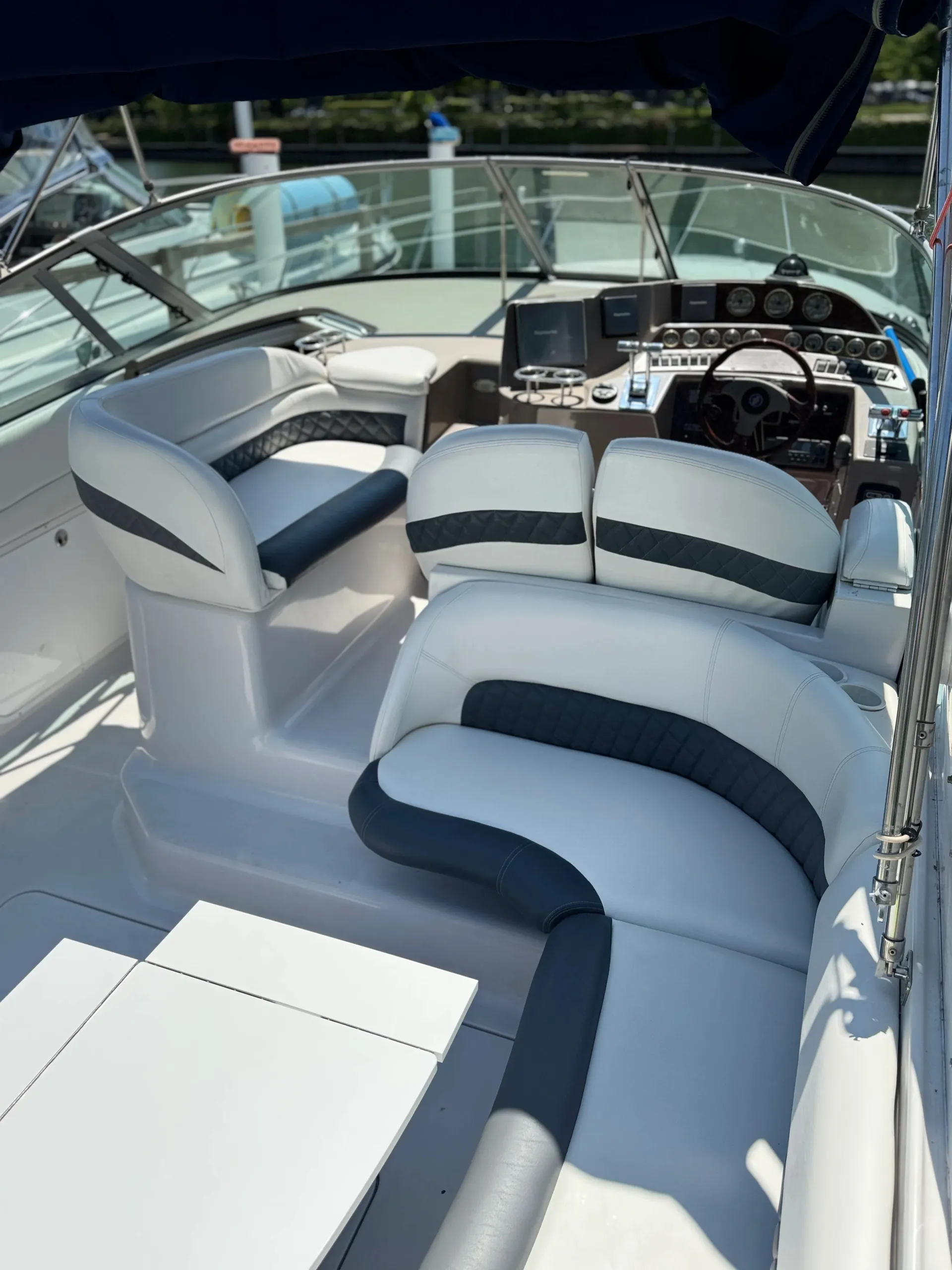 41' Luxury Yacht Charter in Chicago | Playpen &amp; Skyline Cruises