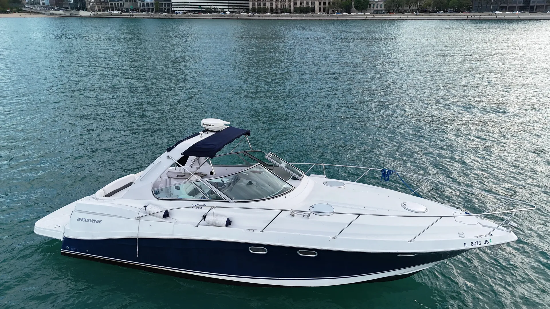 41' Luxury Yacht Charter in Chicago | Playpen &amp; Skyline Cruises