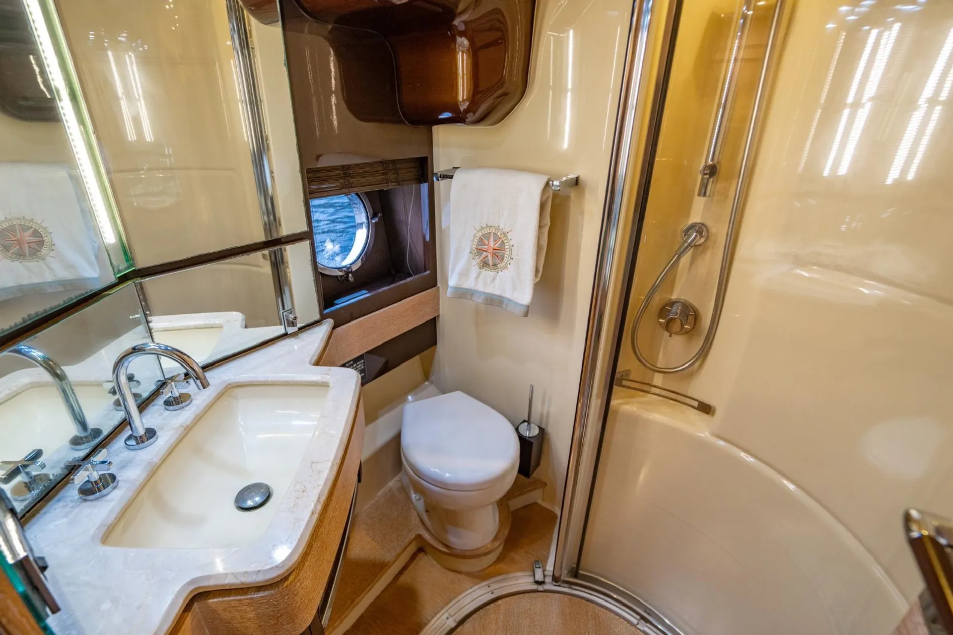 🔥 75FT Luxury Yacht – Includes 2 FREE Jet Skis! 🔥