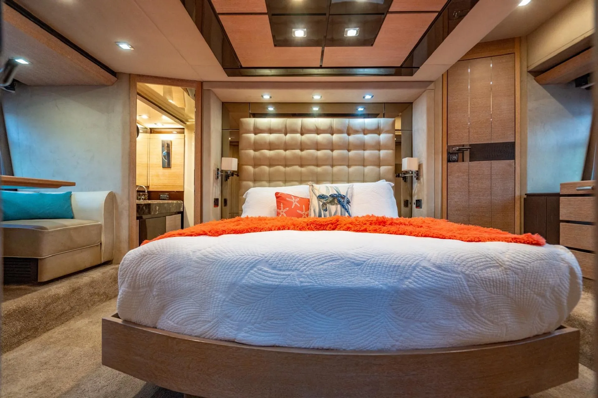 🔥 75FT Luxury Yacht – Includes 2 FREE Jet Skis! 🔥