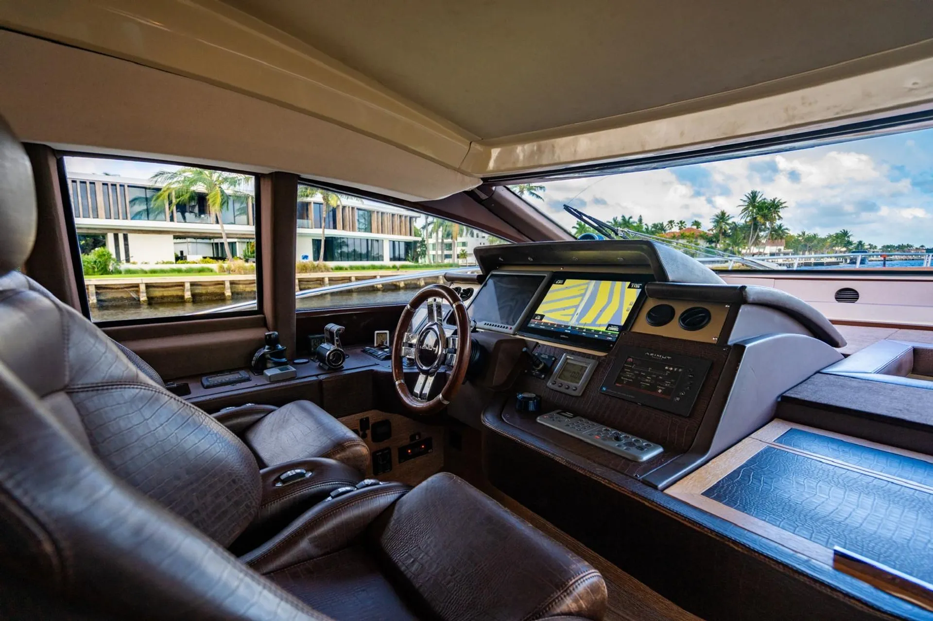 🔥 75FT Luxury Yacht – Includes 2 FREE Jet Skis! 🔥