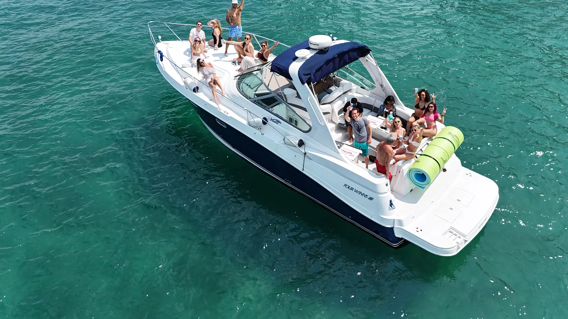 41' Luxury Yacht Charter in Chicago | Playpen &amp; Skyline Cruises