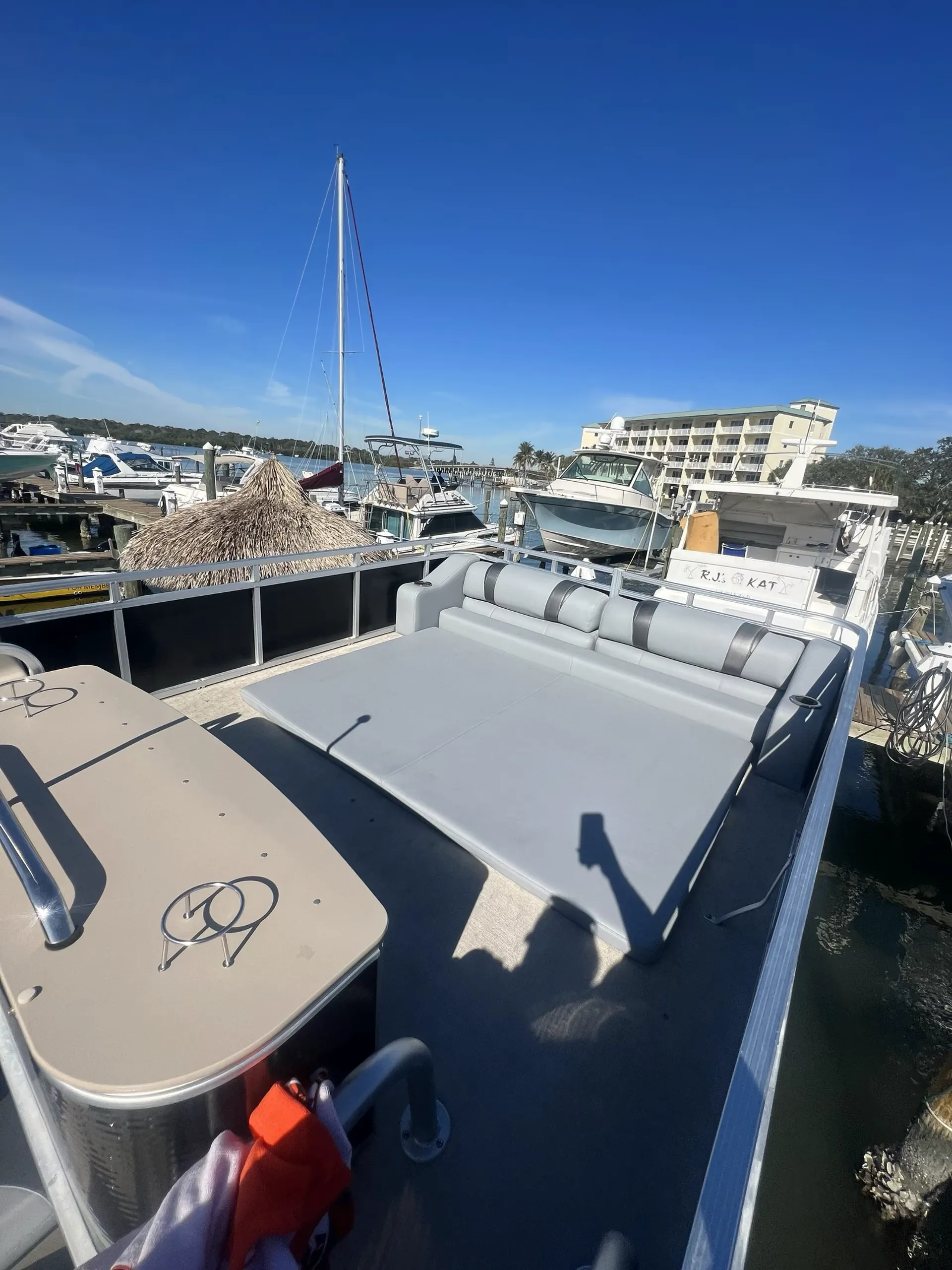 AVALON PONTOONS CATALINA CRUISE 2585CR in St. Petersburg, FL — photo 6