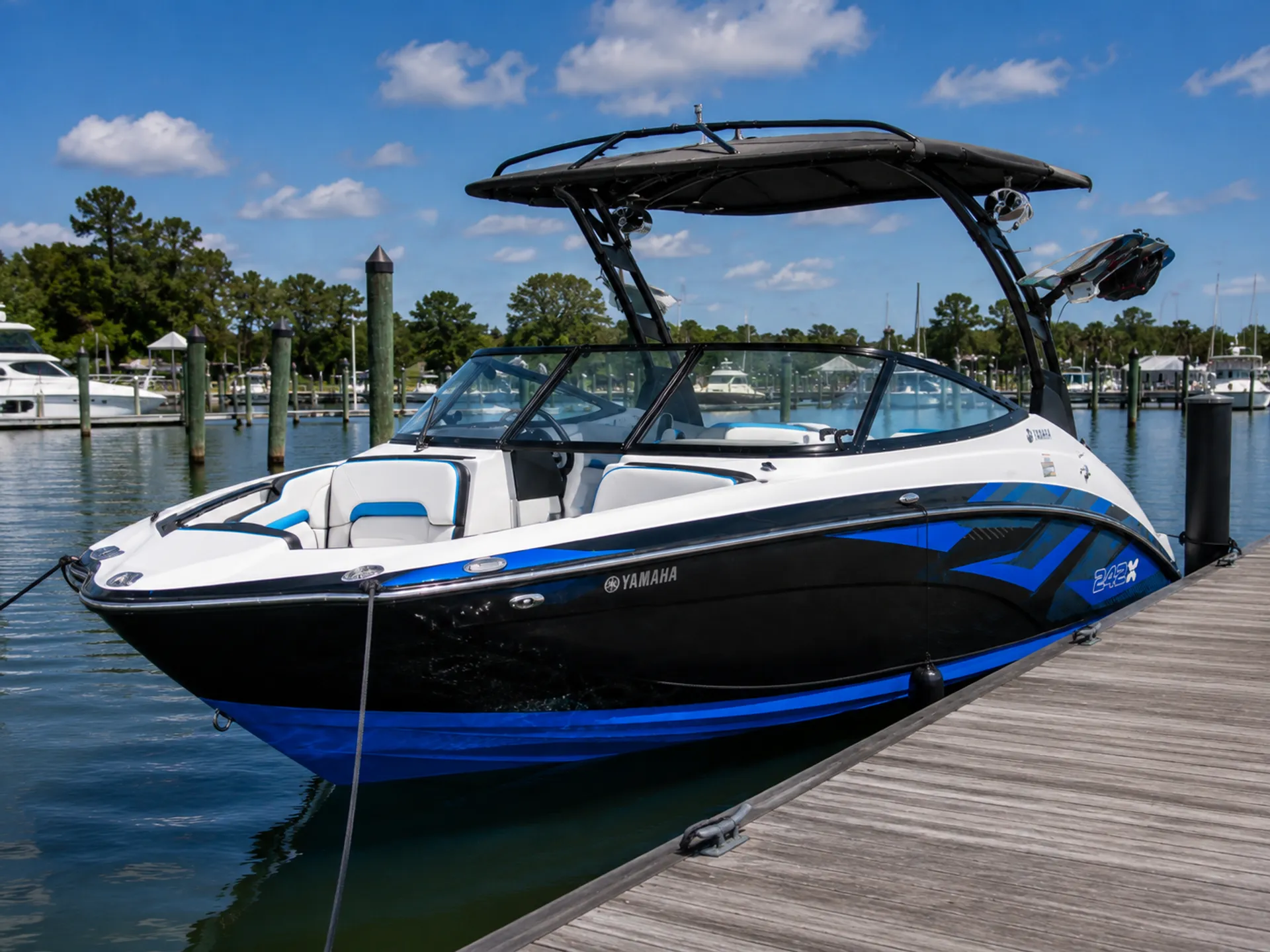 24 FOOT YAMAHA WAKE/JET BOAT EXPERIENCE