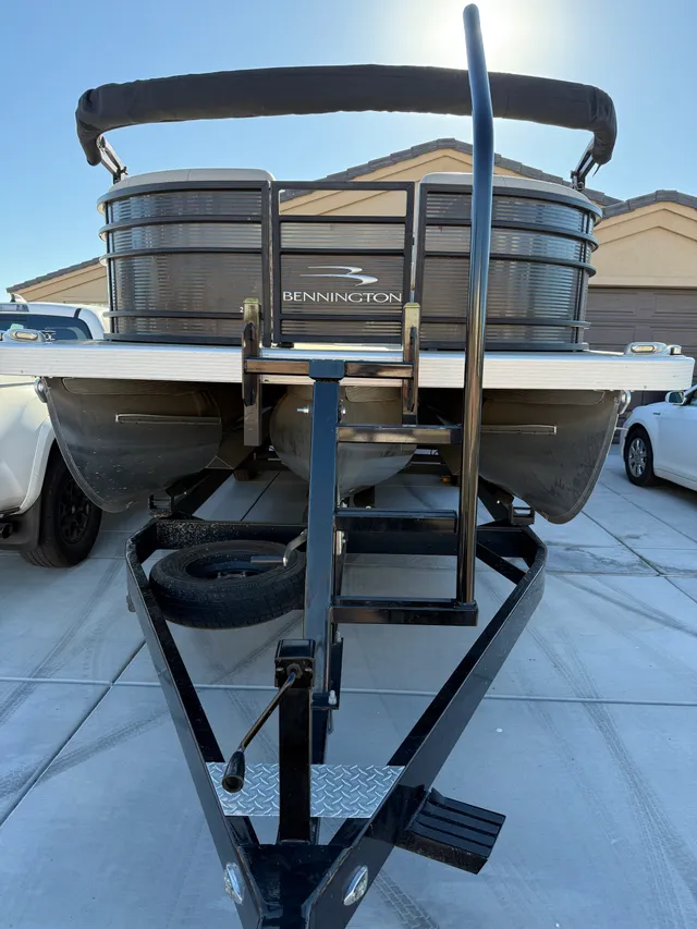 Rent a BENNINGTON MARINE pontoon in Bullhead City, AZ near me