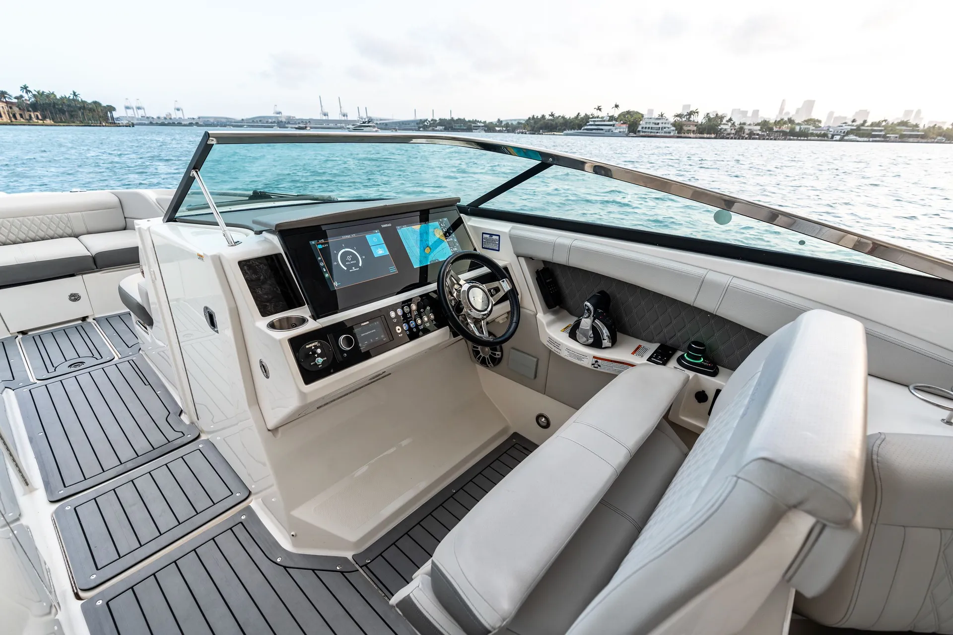 SEA RAY BOATS SLX 350 in Hollywood, FL — photo 10