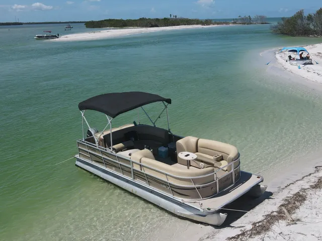 Rent a pontoon in St. Petersburg, FL near me