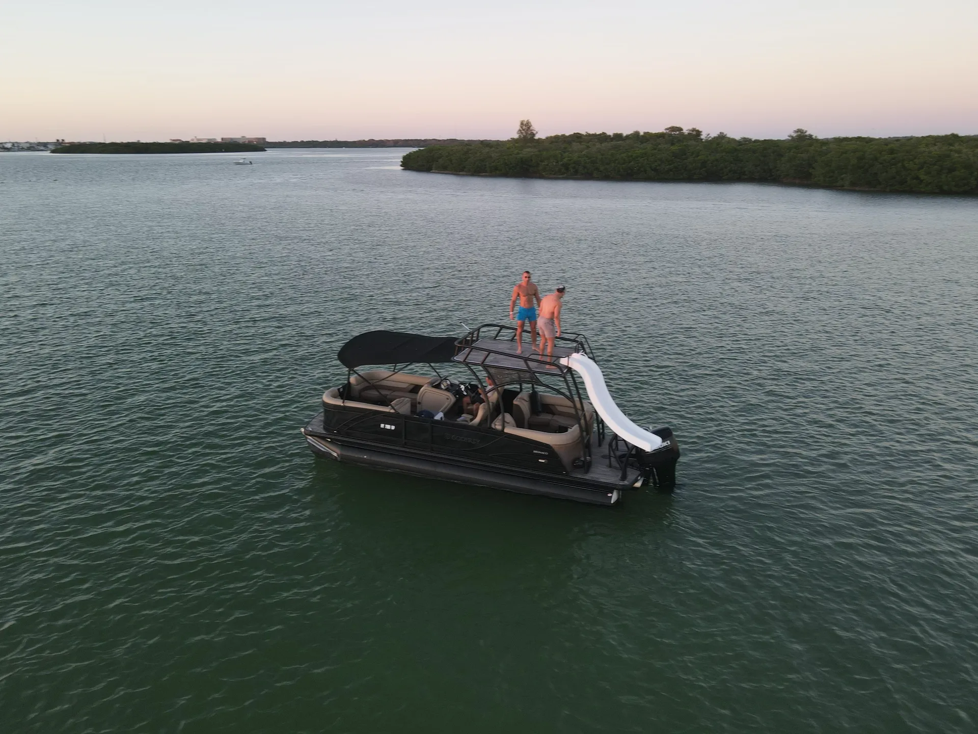 Godfrey Marine Monaco 255 SD SUNDECK // 29in. iMPACT TRITOON in Tampa, FL