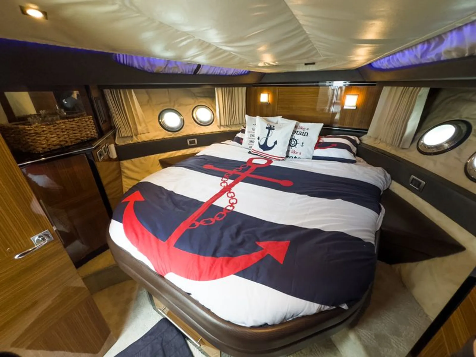 MARQUIS YACHTS 420 SPORT COUPE in Miami, FL — photo 9